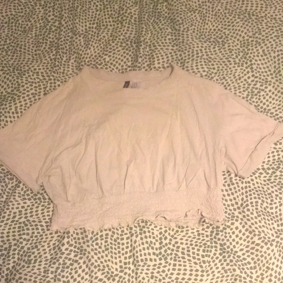 H and m cropped t with ruffles at the bottom - Picture 1 of 2
